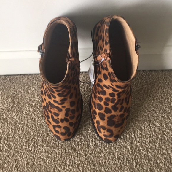 “Time and Tru” leaped print booties; size 7 1/2 - Picture 8 of 11